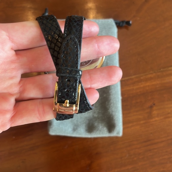 Michael Kors MK2315 Women Black Leather Analog Dial Quartz Wrist Watch XX920 - Picture 5 of 9